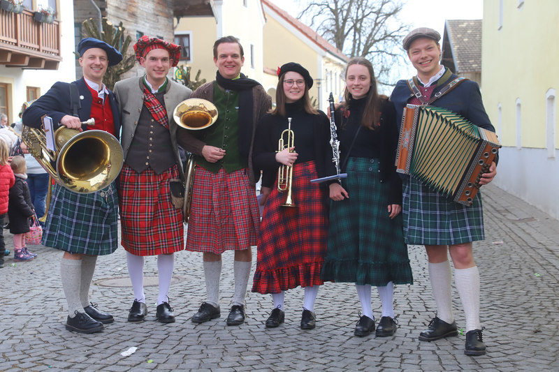 Die Reichertshamer Musikanten kamen ganz schottisch daher, es gab aber „a boarische Musi“ feinster Prägung.
