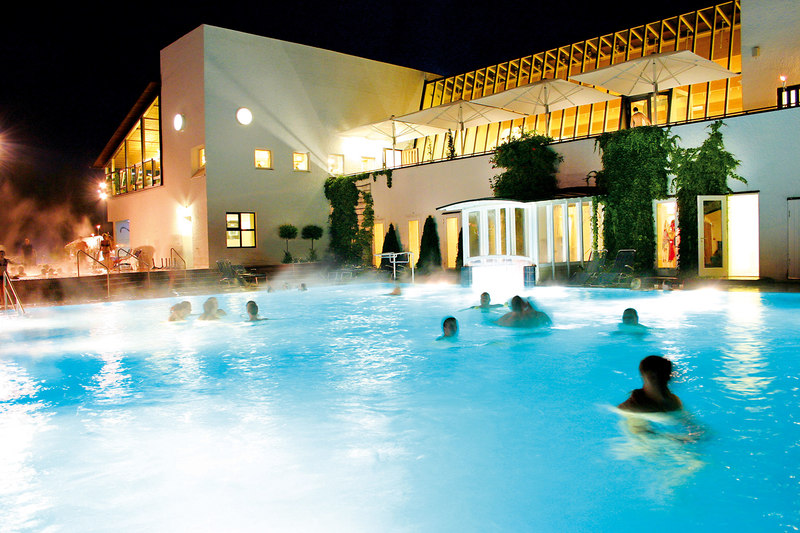 Aktivní bazén s teplotou 34 ° C v termálním světě ve Vitariu