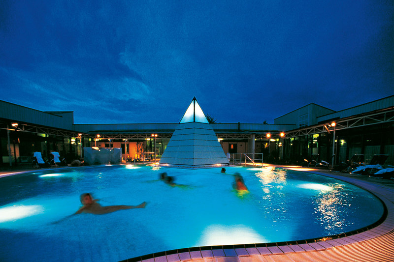 Parní pyramida s 48 °C a 90% vlhkostí v saunovém světě Vitarium