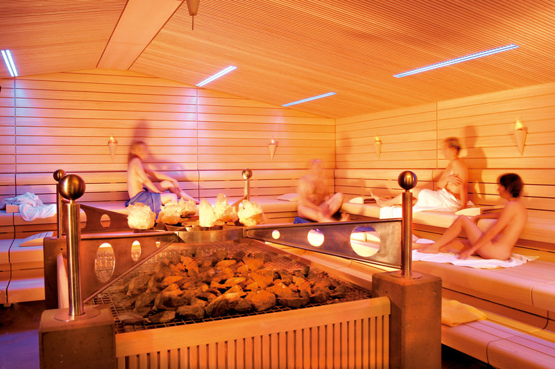 Křišťálová sauna s 90 ° C v saunovém světě Vitarium