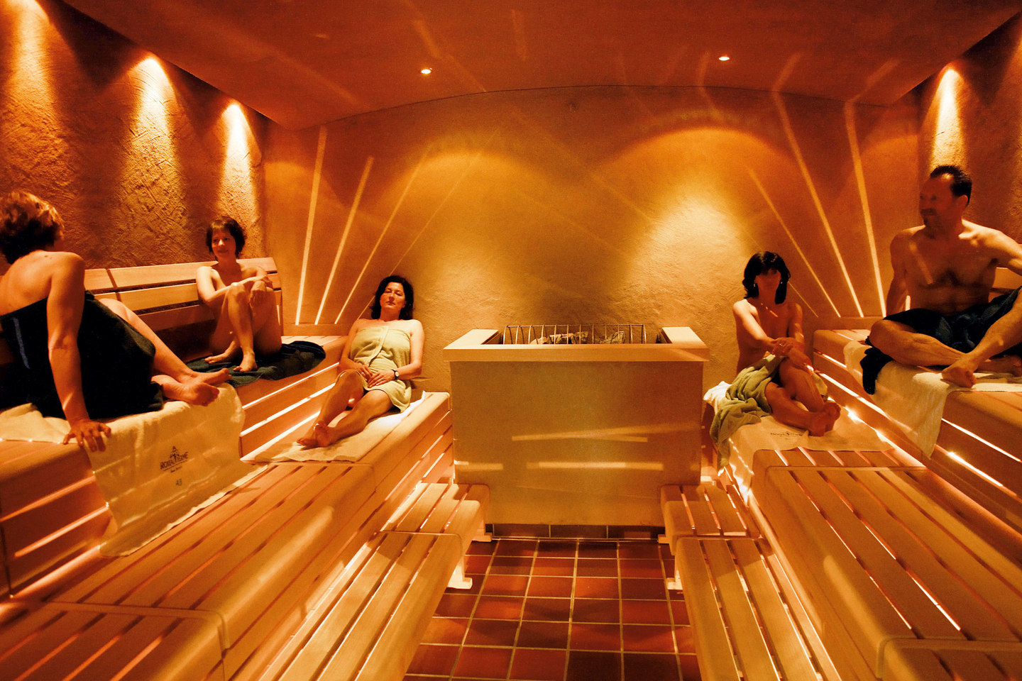 Jílová sauna s teplotou 90 °C a vlhkostí vzduchu 20%